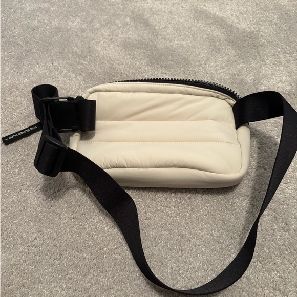 Aritzia Cream Belt Bag - Picture 3 of 3